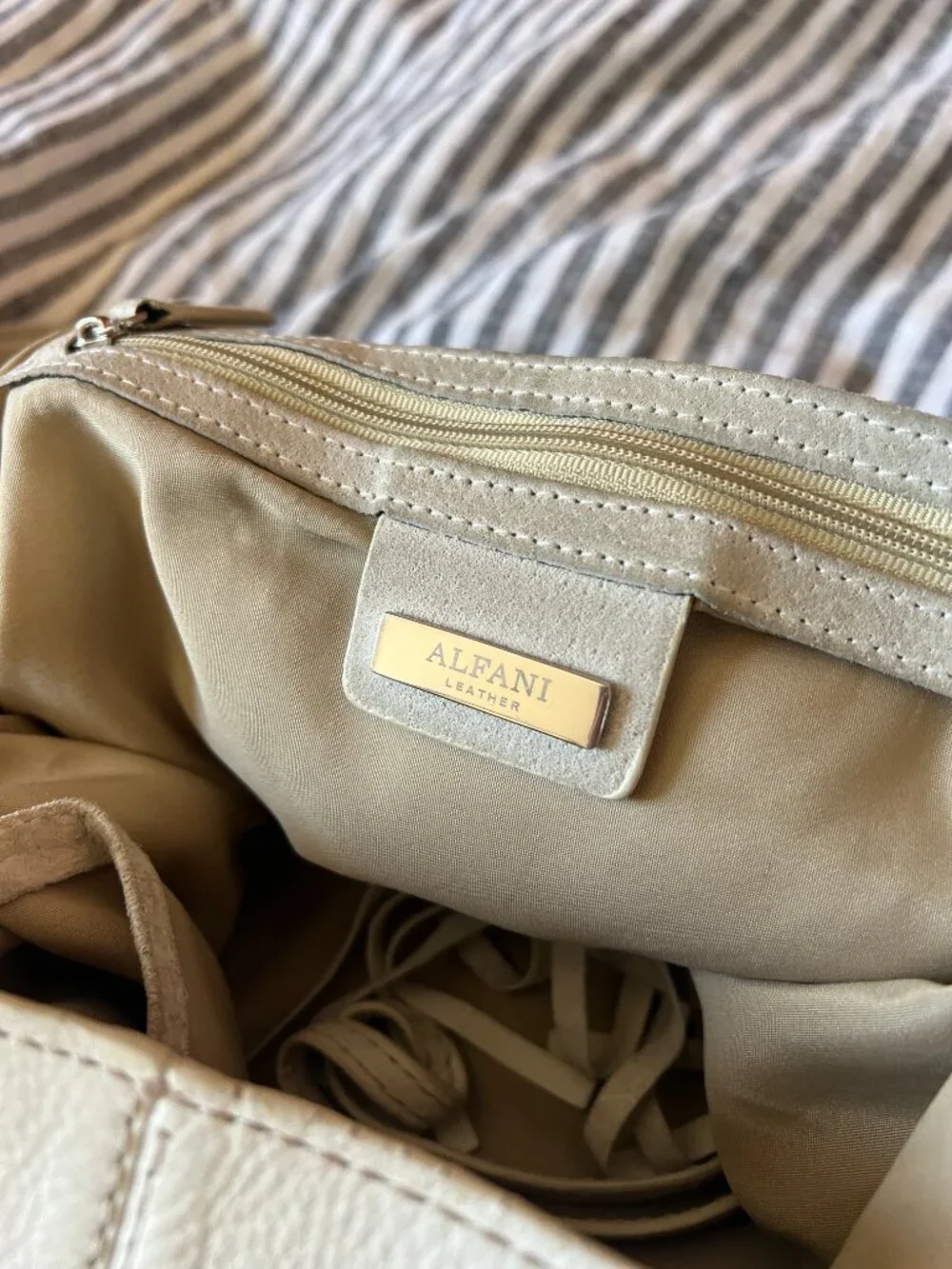 Vintage Leather Cream Shoulder Bag